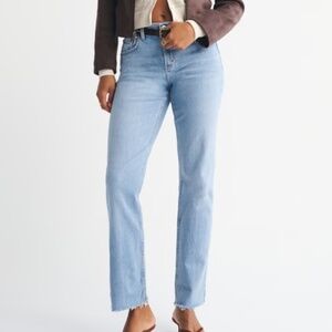 Abercrombie Curve Love Mid Rise 90s Straight Raw Hem Jean in Light Raw Hem short